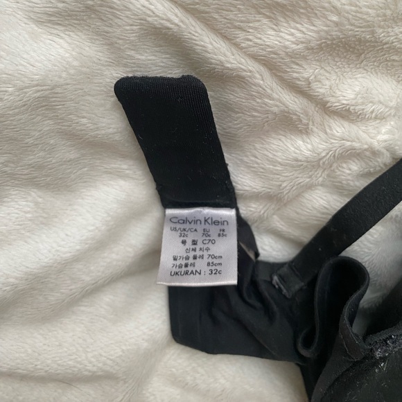 Calvin Klein Bra size 32C - Picture 3 of 4